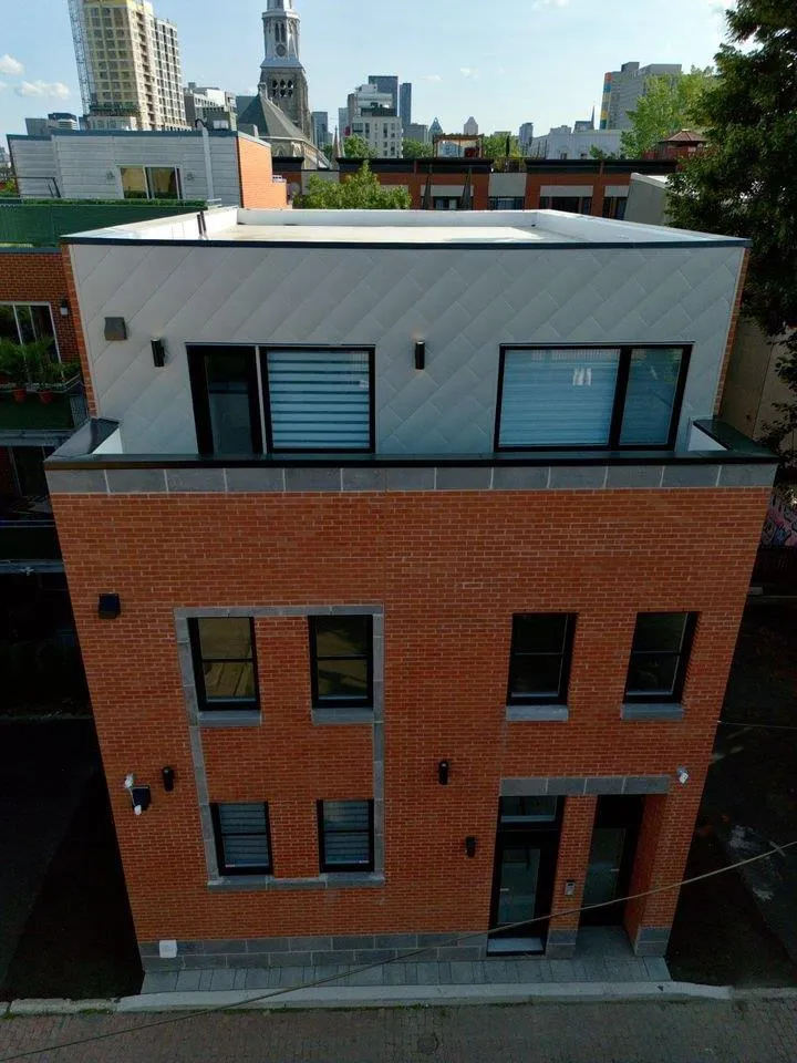 Condo sur la rue ville marie a montreal